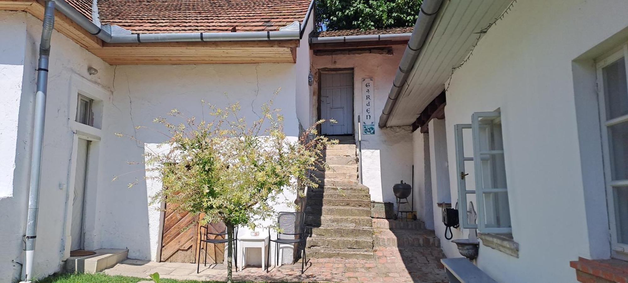 Plitzner Belvarosi Apartmanhaz Eger Exterior photo